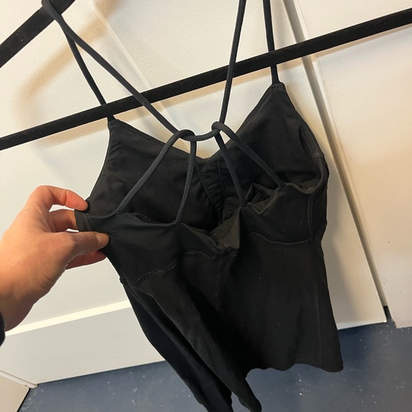 Lululemon sz 6 strappy tank top with built in bra - Picture 3 of 3